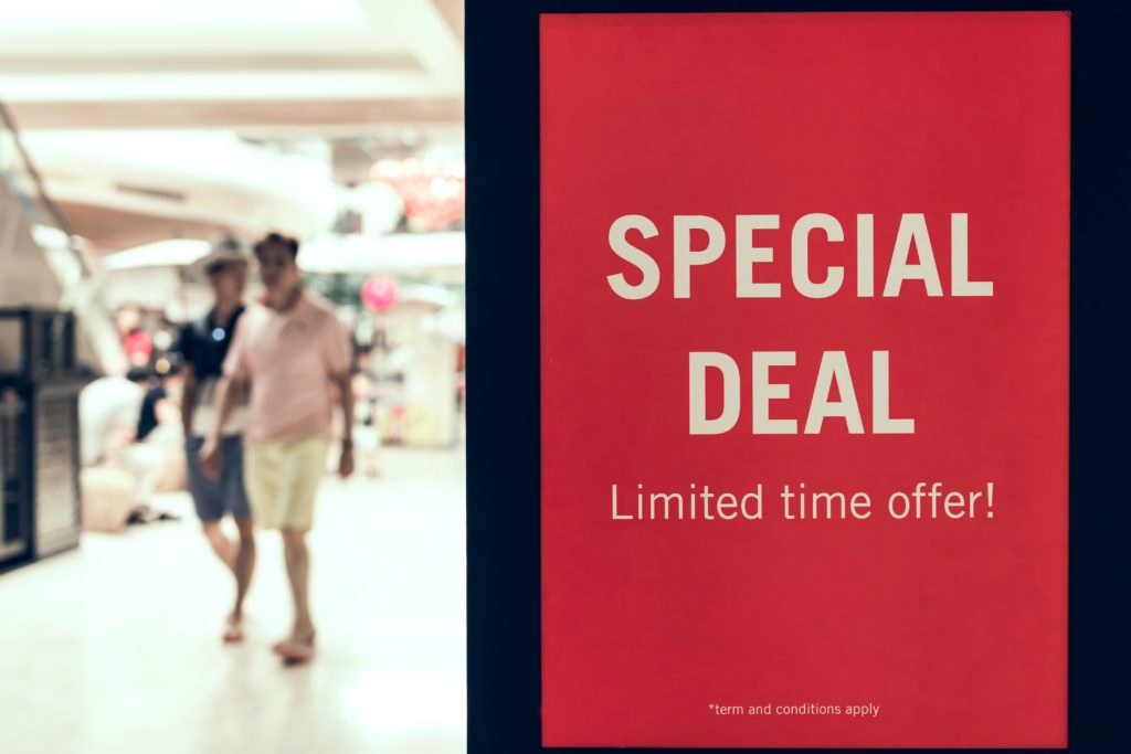 FREE DIGITAL SIGNAGE TEMPLATES: How to Attract Customers to Your Store with Retail Digital Signage